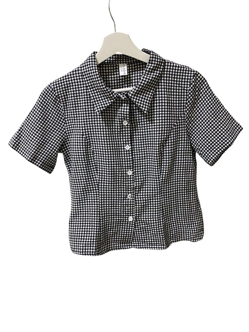 Black and White Gingham Button-Up Short Sleeve Shirt (Category: Shirts) located in Manila. Submitted by cdc98 (Listing ID 1452053021, Image 1). Description: - Classic black and white gingham pattern - Can fit S-M - Short sleeves - Collared neckline - Button-up front - Fitted silhouette - Perfect for casual wear or dressing up - Easily pairs with jeans or skirts PLEASE READ ⚠️ • Strictly payment first before ship out • Modes of payment - Gcash, BD