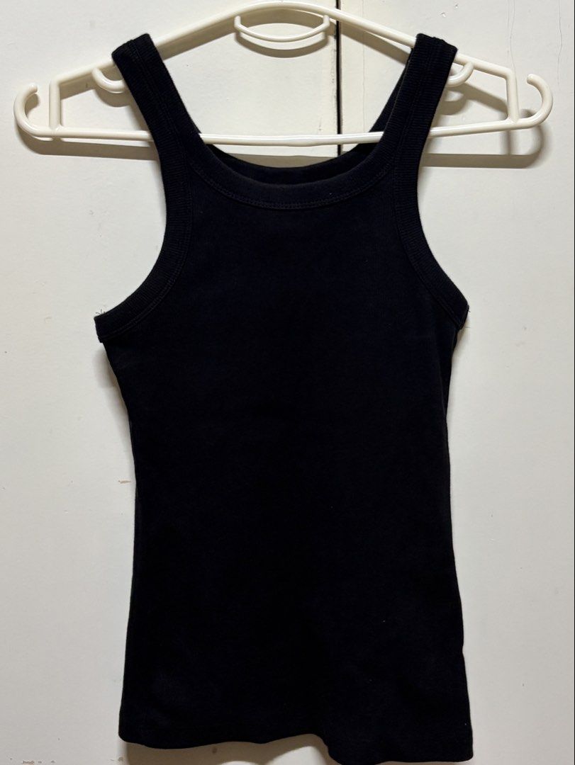 black basic top (Category: Sleeveless) located in Naga. Submitted by blairdorf (Listing ID 1452024323, Image 1). Description: cut out tag .