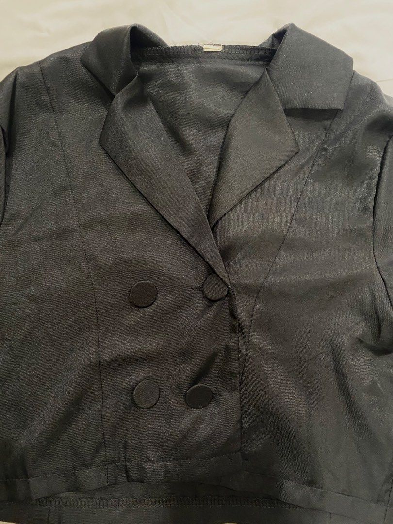 Black Cropped Polo (Category: Blouses) located in Rizal. Submitted by preloved2kk (Listing ID 1452023023, Image 2). Description: Black cropped polo Big buttons Soft fabric Great condition, never worn .