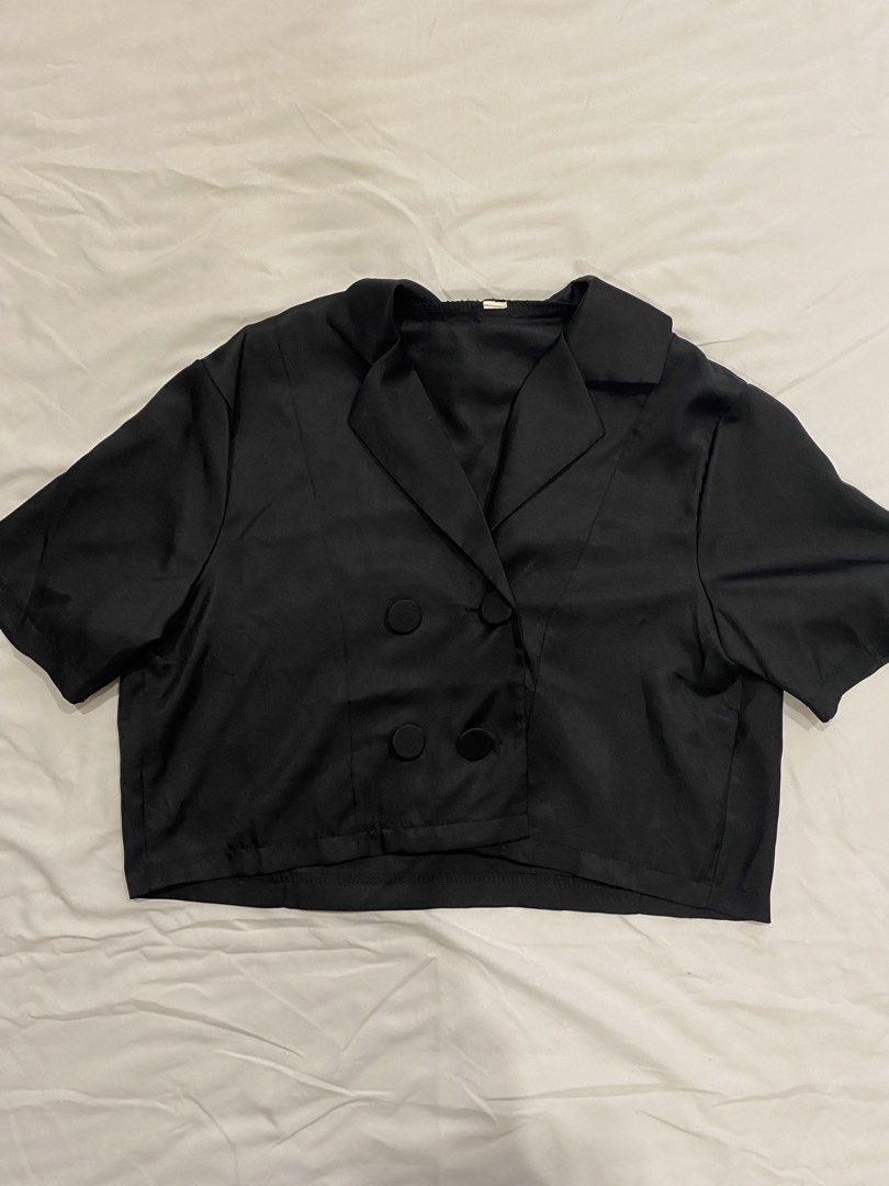 Black Cropped Polo (Category: Blouses) located in Rizal. Submitted by preloved2kk (Listing ID 1452023023, Image 1). Description: Black cropped polo Big buttons Soft fabric Great condition, never worn .