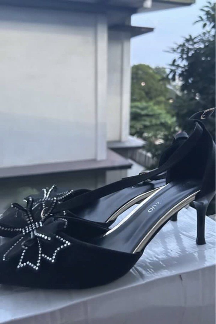 Black Heels with Rhinestone Bow Detail (Category: Heels) located in Marikina City. Submitted by chartan15 (Listing ID 1452025709, Image 1). Description: Used once, decluttering.