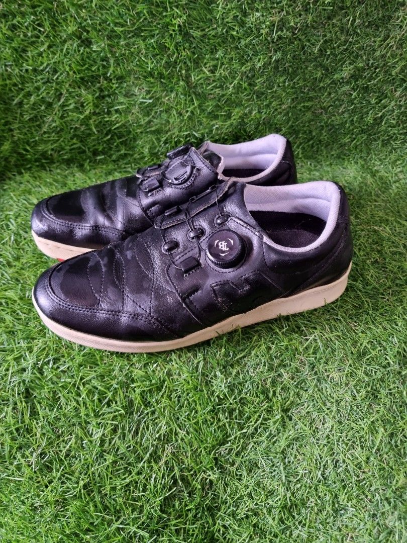 Black Leather Golf Shoes with BOA Lacing System (Category: Golf) located in Manila. Submitted by solotrifting (Listing ID 1451905574, Image 2). Description: - Black leather golf shoes - Features BOA lacing system for a secure fit - Unique tread pattern on soles for excellent grip - Perfect for your next golf game.