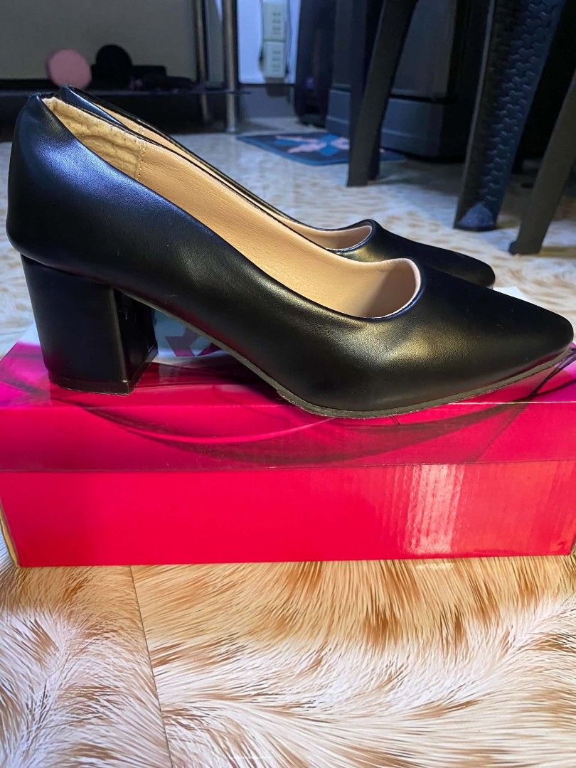 Black Pointed Toe Block Heels (Category: Heels) located in Mandaluyong City. Submitted by oel_oniv.2996 (Listing ID 1451922881, Image 1). Description: - Classic black pointed toe heels - Comfortable chunky block heel for stability - Easy slip-on design - Versatile for work or casual outings - Size 8 only worn once so good as new.