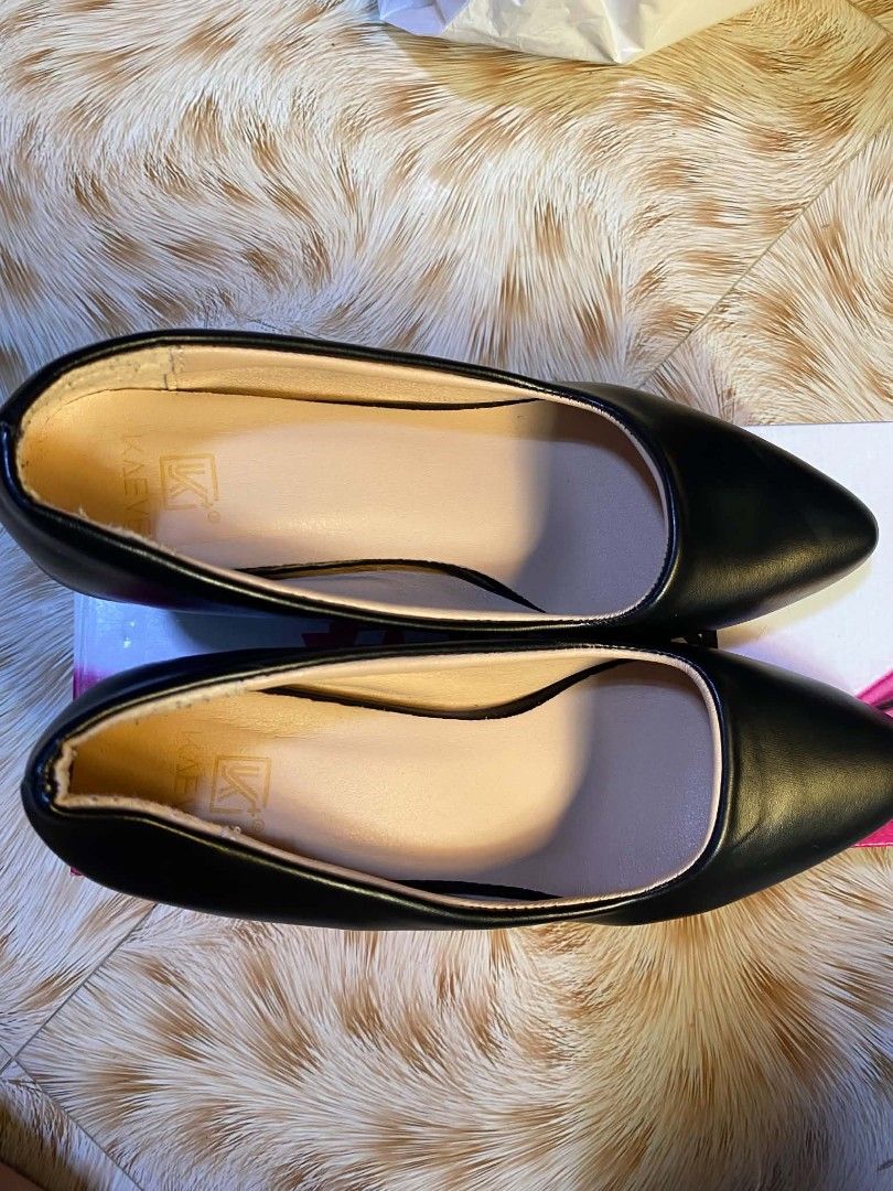Black Pointed Toe Block Heels (Category: Heels) located in Mandaluyong City. Submitted by oel_oniv.2996 (Listing ID 1451922881, Image 2). Description: - Classic black pointed toe heels - Comfortable chunky block heel for stability - Easy slip-on design - Versatile for work or casual outings - Size 8 only worn once so good as new.