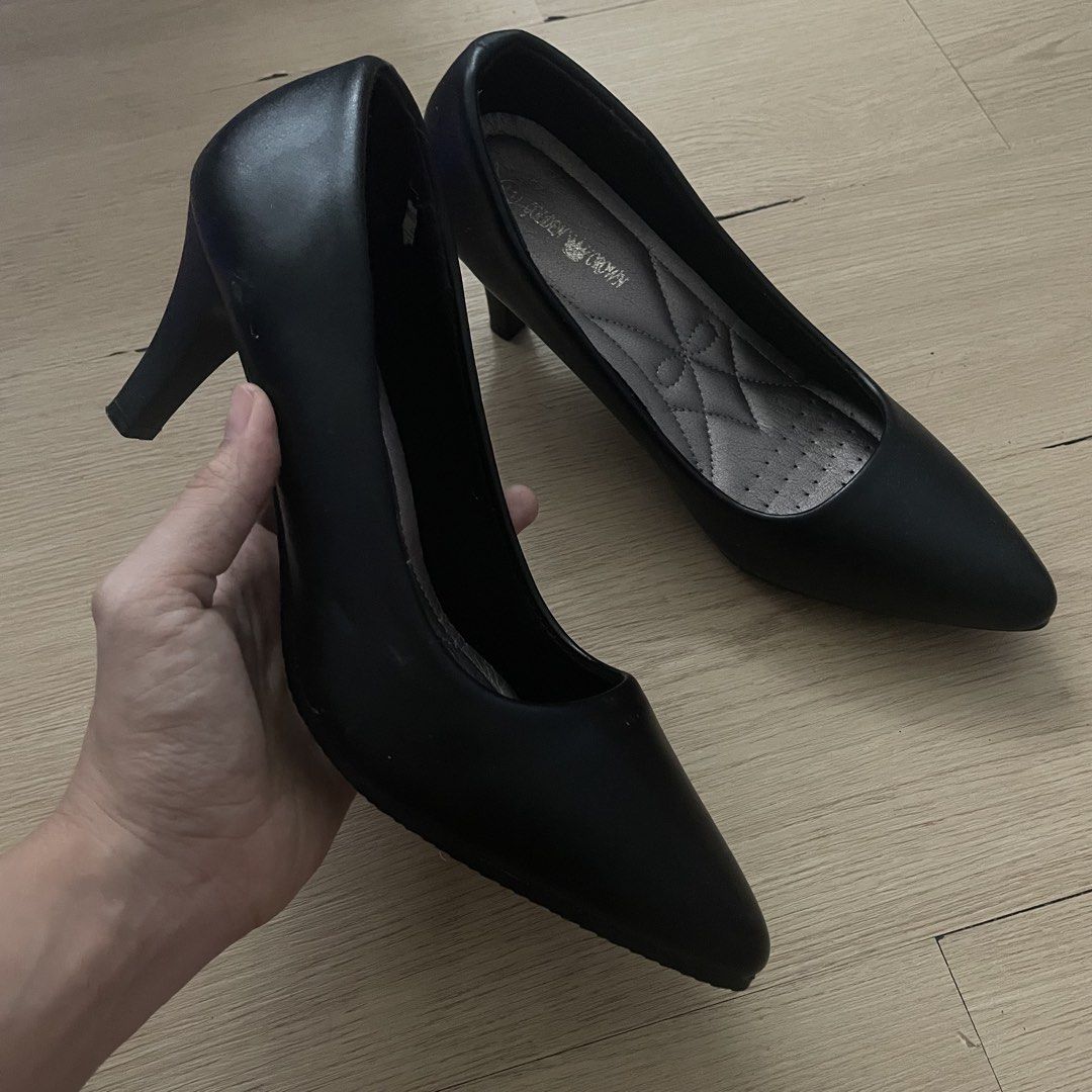 Black Pointed Toe Heels (Category: Heels) located in Bago City. Submitted by yellaloopsy (Listing ID 1451995225, Image 3). Description: - Classic black heels - Elegant pointed toe design - Comfortable padded insole for all-day wear - Versatile: great for work or going out - Effortlessly pairs with any outfit - Moderate heel height.