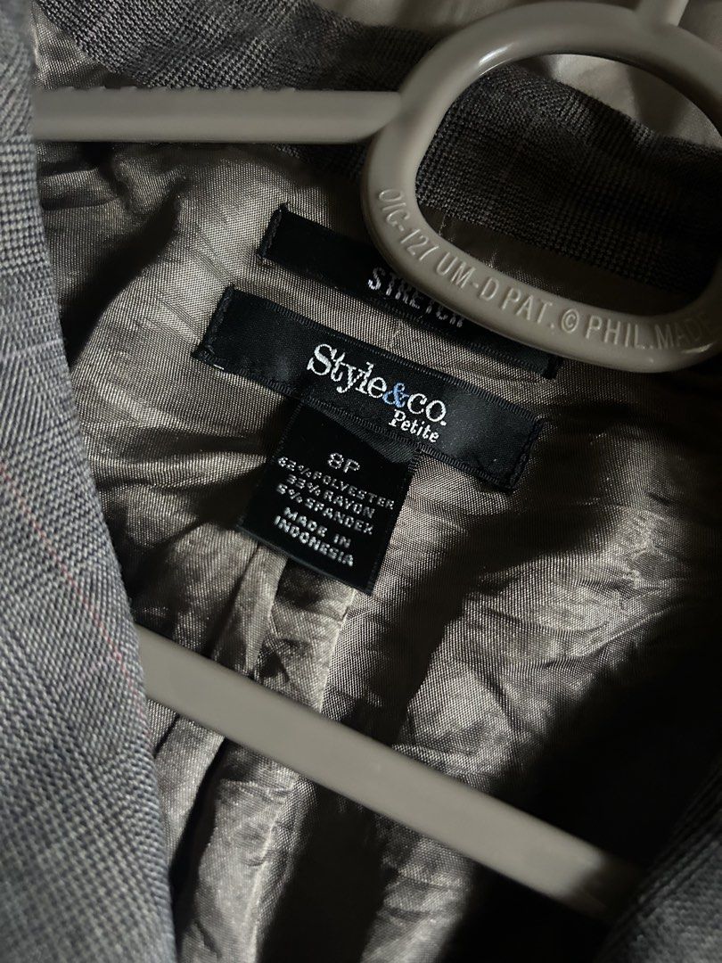 BLAZER (Category: Coats, Jackets and Outerwear) located in Marikina City. Submitted by sunoo00 (Listing ID 1451978522, Image 3). Description: can fit small to medium (no flaws).