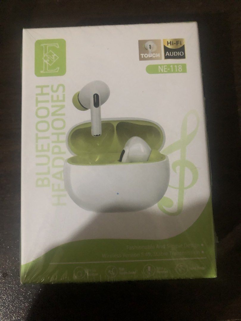 Bluetooth Headphones (Category: Headphones & Headsets) located in Caloocan City. Submitted by nmdsabalbo27127 (Listing ID 1451966883, Image 2). Description: Brand new - Original Price is 990.