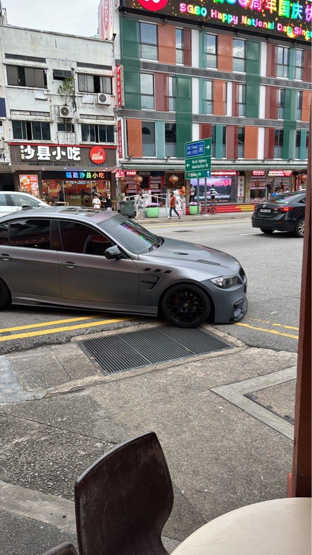 BMW 3 Series Sedan 318i (A) (Category: Used Cars) located in Singapore. Submitted by cybersurgesg (Listing ID 1452050836, Image 2). Description: Meticulously Maintained by a Fussy Owner This car was originally built with the intention of being kept for many years, so many parts were replaced proactively—even if they were still in working condition. All major work has been carried out with receipts available as proof. There are simply too many ite