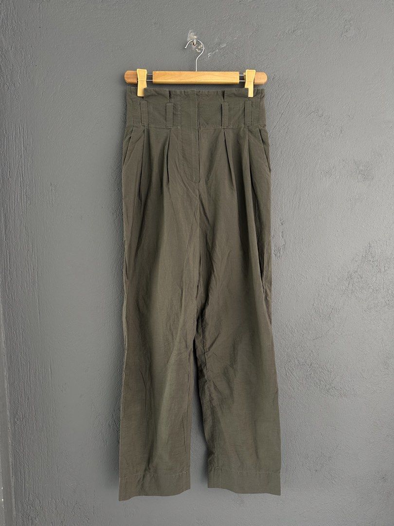 Brunello Cucinelli High Waisted Pants (Category: Luxury Apparel) located in Pasig City. Submitted by worn2wice (Listing ID 1451989914, Image 1). Description: Size 38 EUR Measurements W 27 L 41.5 H 7.5 Excellent condition.