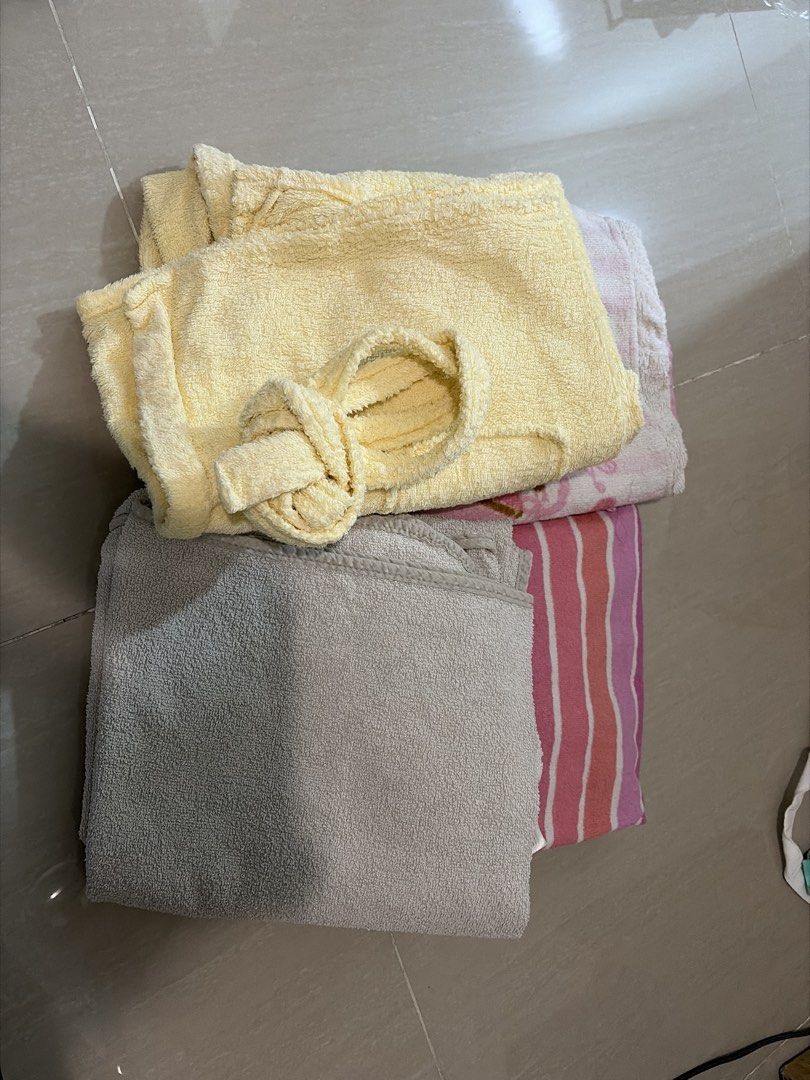 Bundle Children's Bathrobes and Hooded Towels Bundle (Category: Babies & Kids Fashion) located in Taguig. Submitted by declutterjam (Listing ID 1452004290, Image 1). Description: .