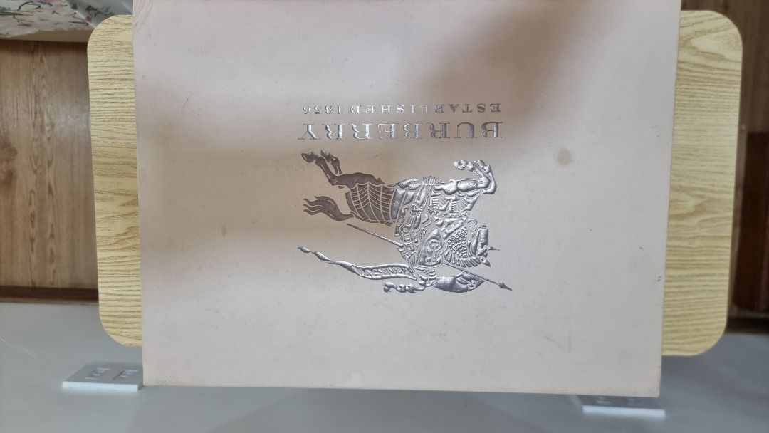 Burberry Established 1856 Box with Equestrian Knight Design (Category: Luxury Bags & Wallets) located in Paranaque City. Submitted by olxph_668280920 (Listing ID 1451966728, Image 1). Description: - Authentic Burberry box - Features iconic Equestrian Knight logo - Displays 'Burberry Established 1856' - Ideal for storing small items or as a decorative piece - Clean interior and exterior - Sturdy and well-constructed.