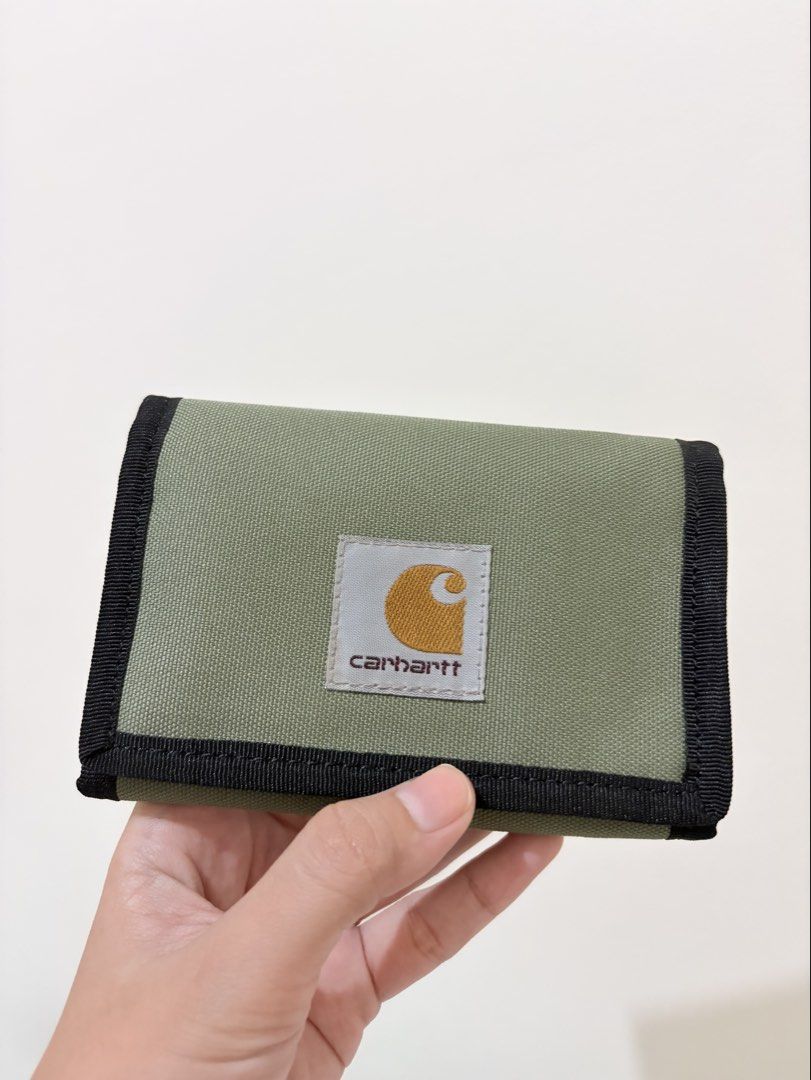 Carhartt WIP Alec Wallet Green (Category: Wallets & Card Holders) located in Pasig City. Submitted by preluvbyem (Listing ID 1447409967, Image 1). Description: No stains. Looks v new pa. Used less than 5x Velcro still crispy RFS: bought a black color way.