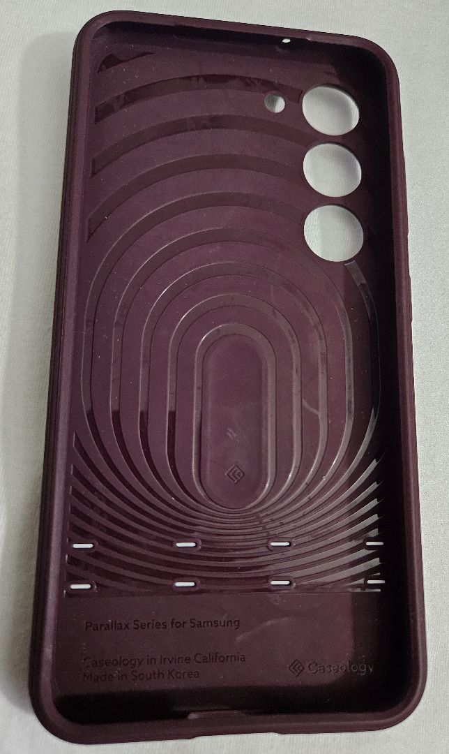 Caseology Case for Samsung Galaxy S23 (Category: Cases & Sleeves) located in Makati City. Submitted by KuWeLaDevil01 (Listing ID 1451965762, Image 2). Description: Caseology Parallax Series A phone case for your Samsung Galaxy S23. It is burgundy colored with textured geometric patterns and a rose gold accent. It is still also a bit tough, as some people here say, "makunat pa." I don't know if I got that right. We require payment first, accepting