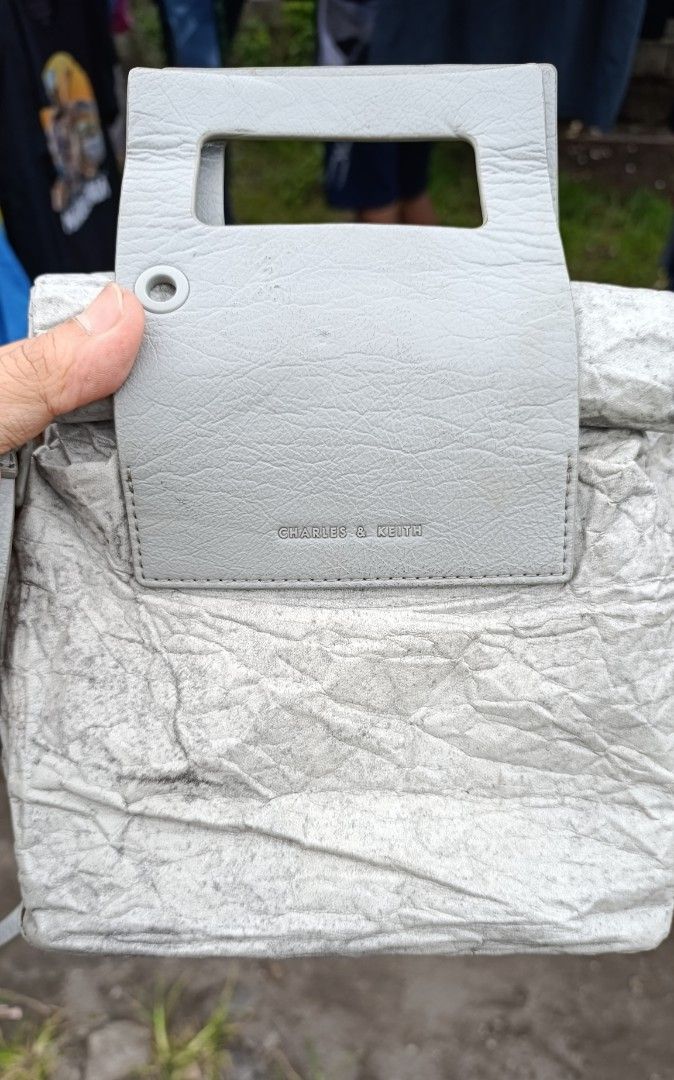 CHARLES & KEITH crumpled-effect tote bag (Category: Tote Bags) located in General Santos City (Dadiangas). Submitted by k.vin__stuff (Listing ID 1452036845, Image 2). Description: CHARLES & KEITH crumpled-effect tote bag 🔖condition: 9.5/10 🔖no issue/ need wash 💵:589 only.
