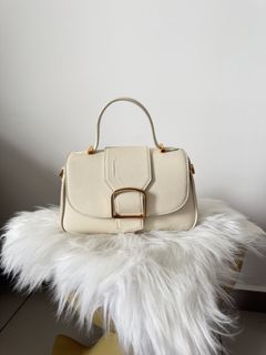 (Category: ) located in . Submitted by shopwithyien (Listing ID 1451900348, Image 1). Description: .