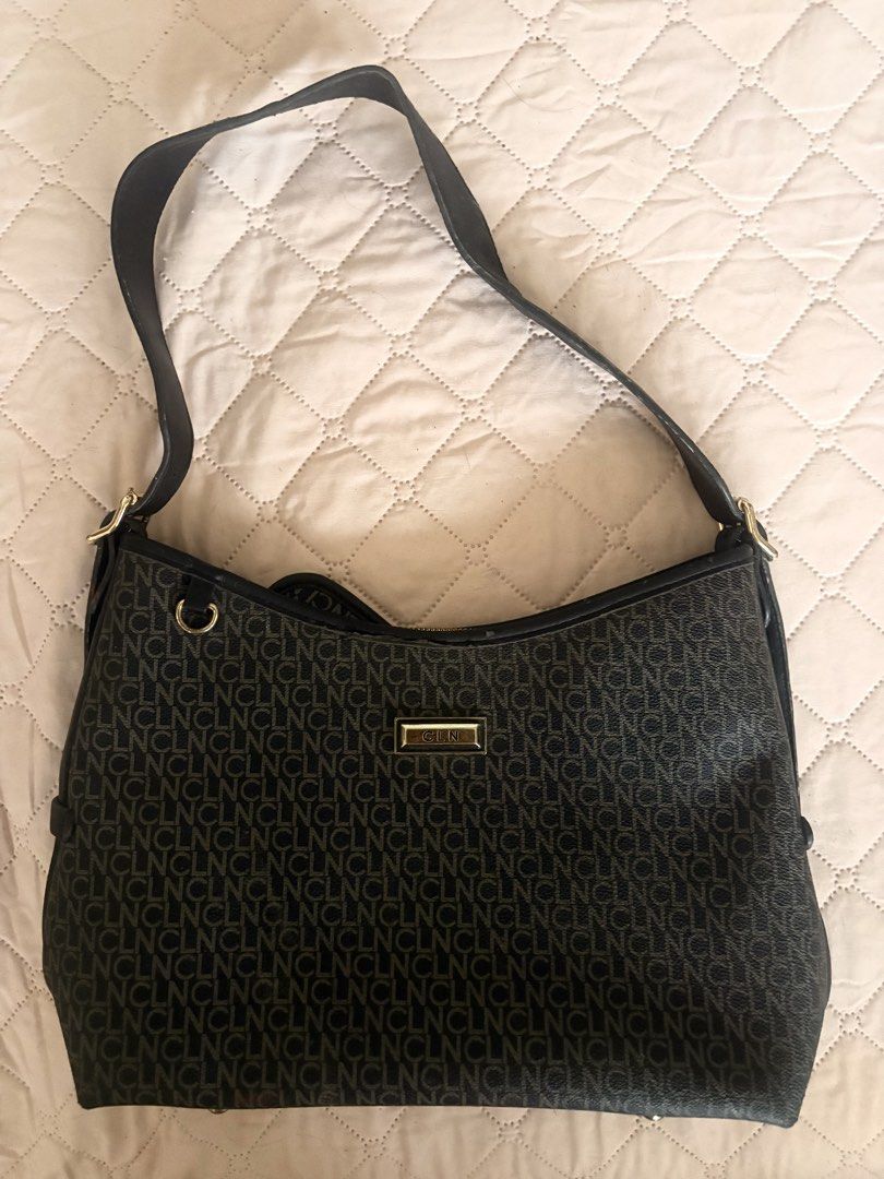 CLN Ariellah Shoulder Bag in black (Category: Shoulder Bags) located in Legazpi City. Submitted by satowa00 (Listing ID 1451965162, Image 2). Description: CLN Ariellah Shoulder Bag in black Original Price: P2499‼️ Selling Price: P1000 only (super steal) Condition: 9/10 - It is crafted from PU leather and features a zip-top closure. - The interior includes a central compartment, a zip pocket, and a slip pocket. - Just needs cleaning but flaws are 