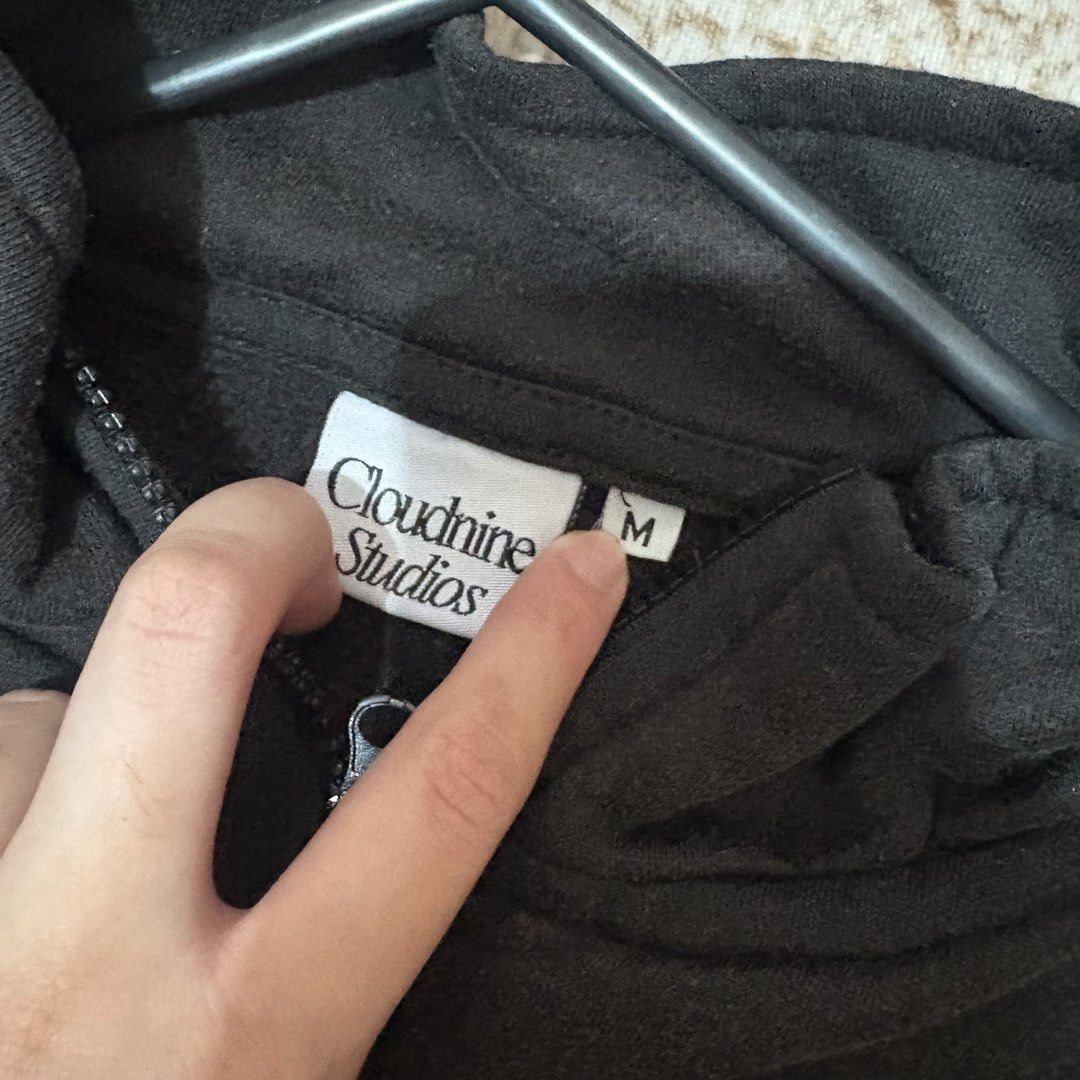 Cloudnine Studios Quarter Zip Sweatshirt Size M (Category: Coats, Jackets and Outerwear) located in Lipa City. Submitted by cheesecake_719 (Listing ID 1451935485, Image 2). Description: - Issues: Medjo fade na yung pagkablack niya - Cloudnine Studios Quarter Zip Sweatshirt (Bought last yr for 1.5k) - Color: Dark Grey/Black - Size: Medium (M) - Style: Comfortable and casual - Features: Great for layering, chest logo detail.
