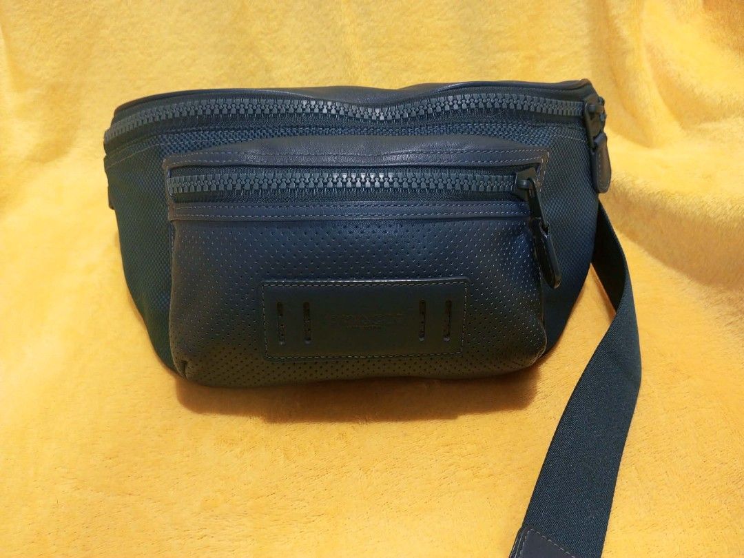 Coach Belt Bag (Original) (Category: Luxury Bags & Wallets) located in Cebu City. Submitted by luckycrystal_1981 (Listing ID 1452027358, Image 1). Description: Coach Belt Bag (Original) Brand: Coach Unisex Adults Condition: Good as new Color: Dark Blue Green Size: 11" x 6".
