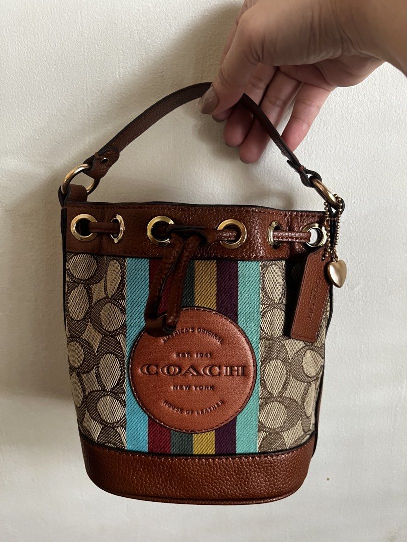 Coach dempsey bucket bag (Category: Luxury Bags & Wallets) located in Valenzuela. Submitted by dianzskiyo (Listing ID 1451940814, Image 1). Description: ‼️‼️D U P E O N L Y ‼️‼️ LOCATION : VALENZUELA 🎀AVAILABLE! SOLD ITEMS ARE MARKED OR DELETED🎀 Preloved Coach Dempsey bucket bag (small size) 📍 what you see is what you get 📍 Managed ur expectation - this is preloved 📍 Slightly negotiable 📍 All details were already posted (pls check photos pa
