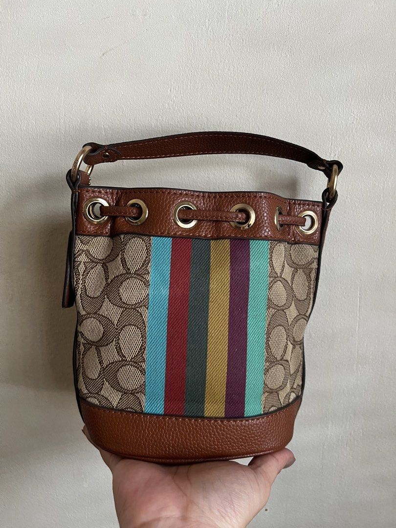 Coach dempsey bucket bag (Category: Luxury Bags & Wallets) located in Valenzuela. Submitted by dianzskiyo (Listing ID 1451940814, Image 2). Description: ‼️‼️D U P E O N L Y ‼️‼️ LOCATION : VALENZUELA 🎀AVAILABLE! SOLD ITEMS ARE MARKED OR DELETED🎀 Preloved Coach Dempsey bucket bag (small size) 📍 what you see is what you get 📍 Managed ur expectation - this is preloved 📍 Slightly negotiable 📍 All details were already posted (pls check photos pa