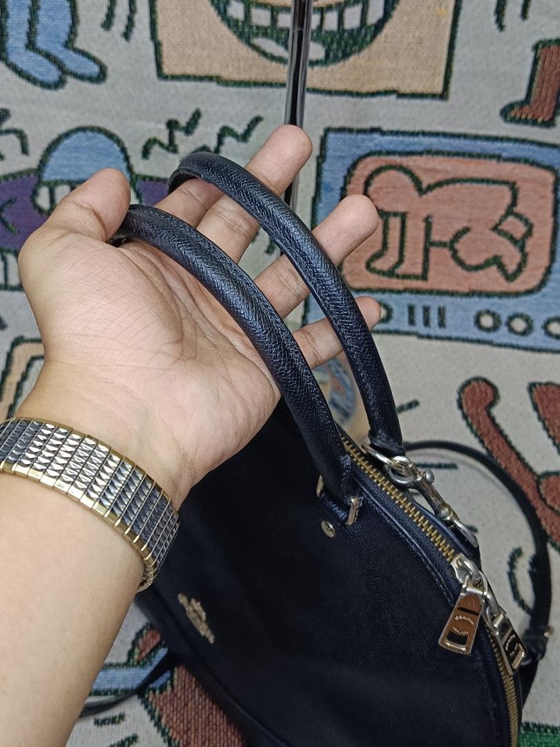 Coach Sierra Satchel 457424 (Category: Luxury Bags & Wallets) located in Taguig. Submitted by handpickedreplay (Listing ID 1452097448, Image 3). Description: Coach Sierra Satchel 457424 👽 Authentic, made in the Philippines, ykk zip. Excellent condition ang body, shiny ang leather. Minimal sign of usage sa rubber lining ng handle and sling but not visible kasi black. Malinis ang inside compartments, no rubs or scratches sa body. Minimal fadings s