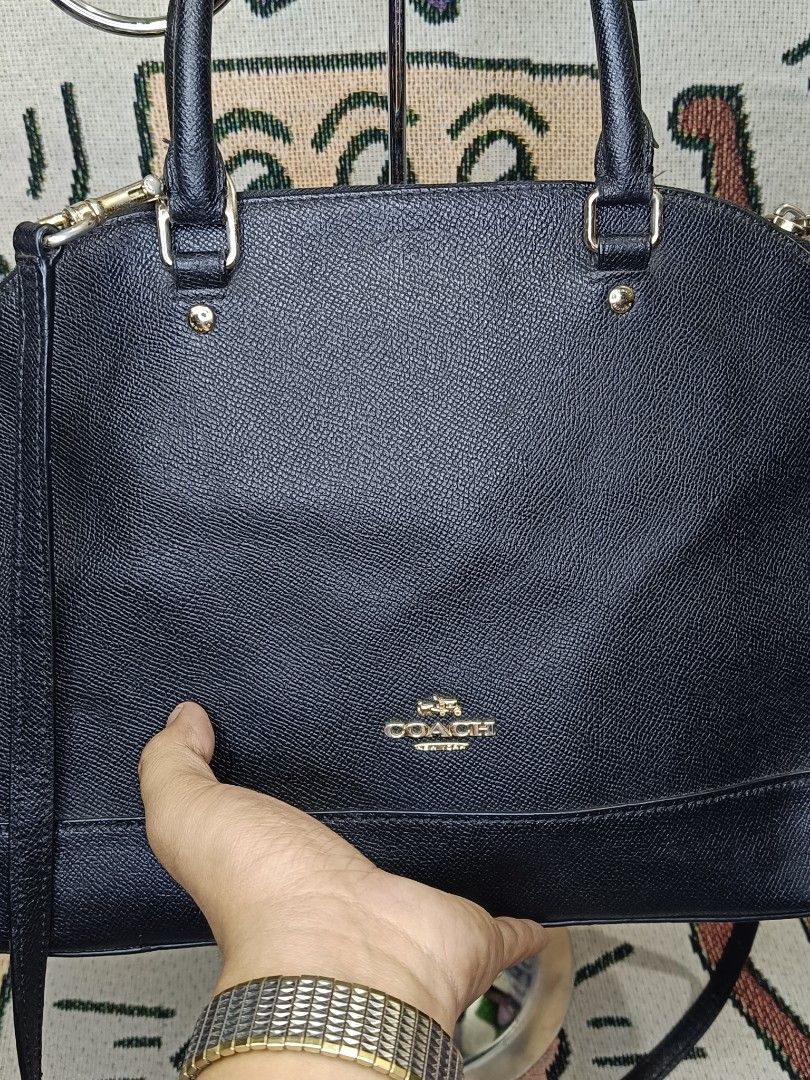 Coach Sierra Satchel 457424 (Category: Luxury Bags & Wallets) located in Taguig. Submitted by handpickedreplay (Listing ID 1452097448, Image 2). Description: Coach Sierra Satchel 457424 👽 Authentic, made in the Philippines, ykk zip. Excellent condition ang body, shiny ang leather. Minimal sign of usage sa rubber lining ng handle and sling but not visible kasi black. Malinis ang inside compartments, no rubs or scratches sa body. Minimal fadings s
