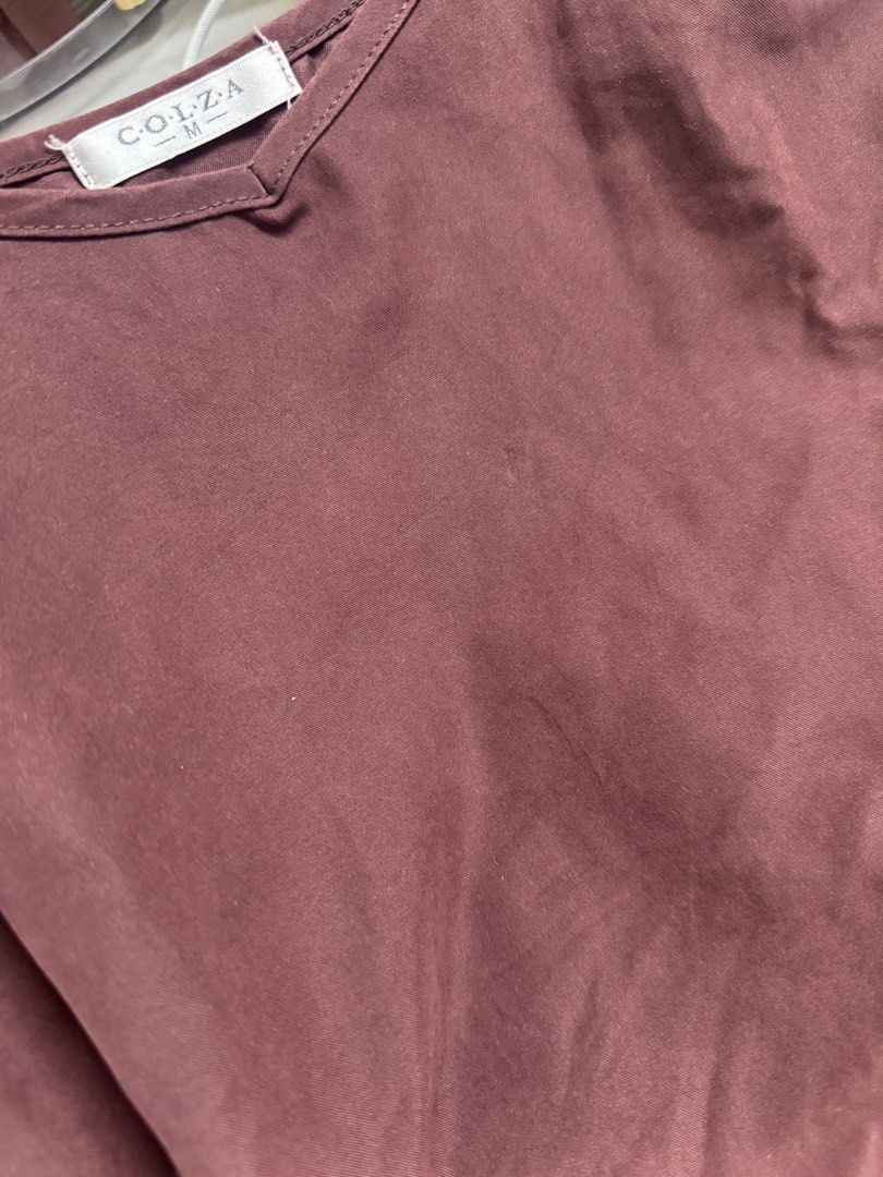 COLZA Brown V-Neck Spaghetti Strap Top Size M (Category: Sleeveless) located in Quezon City. Submitted by jaebaeee (Listing ID 1452094543, Image 3). Description: - COLZA brown spaghetti strap top - V-neckline - Size: Medium (M) - Suede fabric feel - Versatile: great for layering or wearing alone - Easy to style with various bottoms.