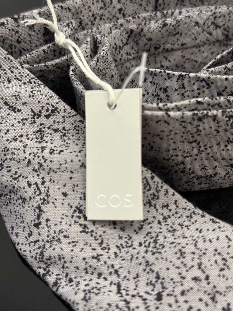 Cos （分類：領帶）位於 Hong Kong。 由 1210year 提交（商品編號 1451904369，圖片 3）。簡介： 。