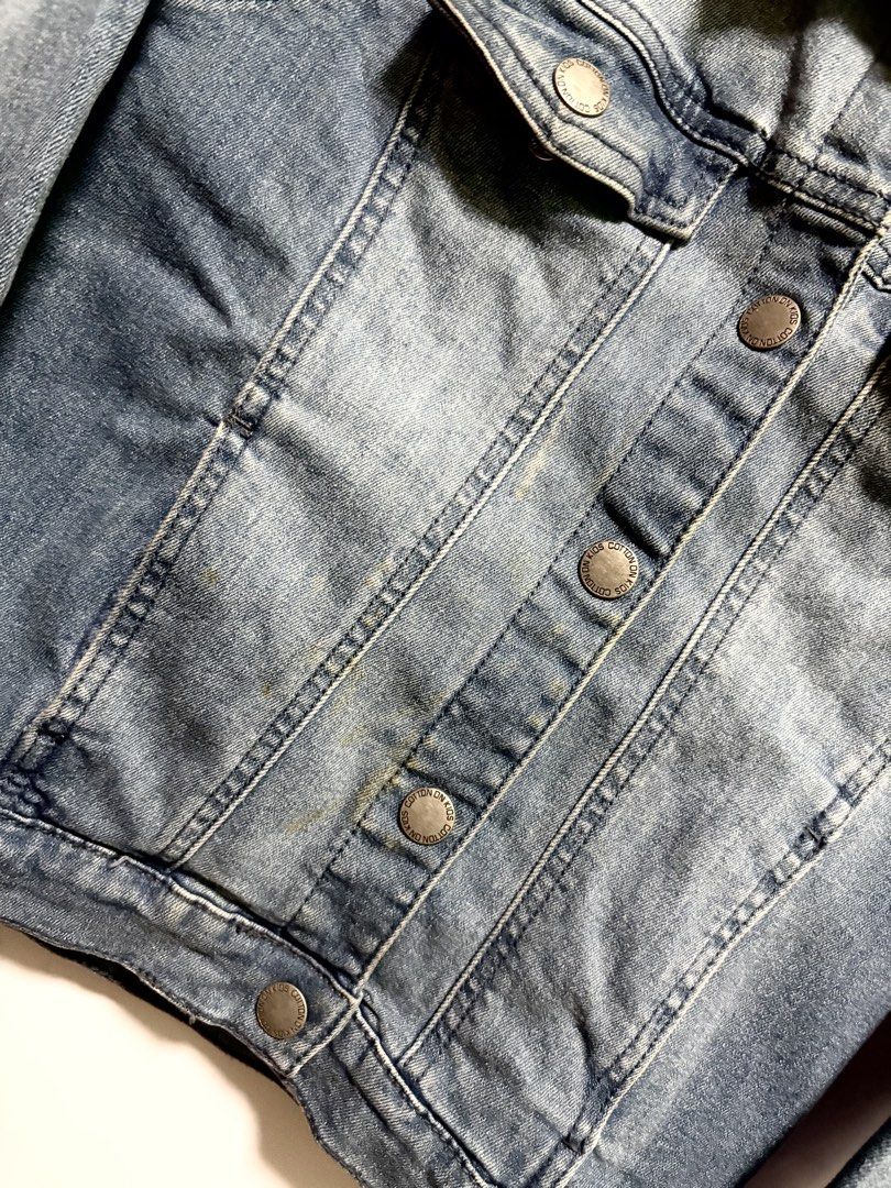 Cotton On Kids Denim Jacket Size 7-8 (Category: Babies & Kids Fashion) located in Quezon City. Submitted by pipsqueakscorner (Listing ID 1451995897, Image 3). Description: - Light blue denim jacket for kids - Size: 7-8 years old - Two chest pockets - Button closure - Ideal for layering.