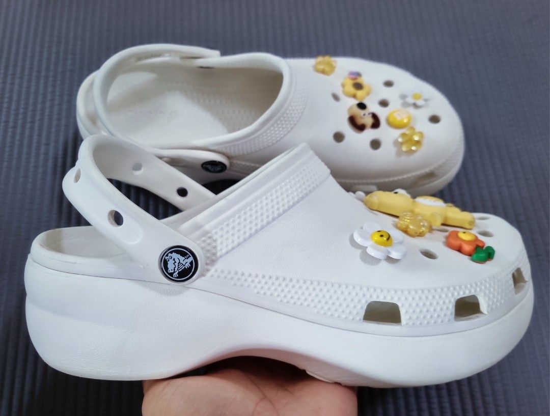 Crocs Size 8 / 24cm (Category: Wedges) located in Danao, Cebu. Submitted by CaxeCart (Listing ID 1452003596, Image 2). Description: .