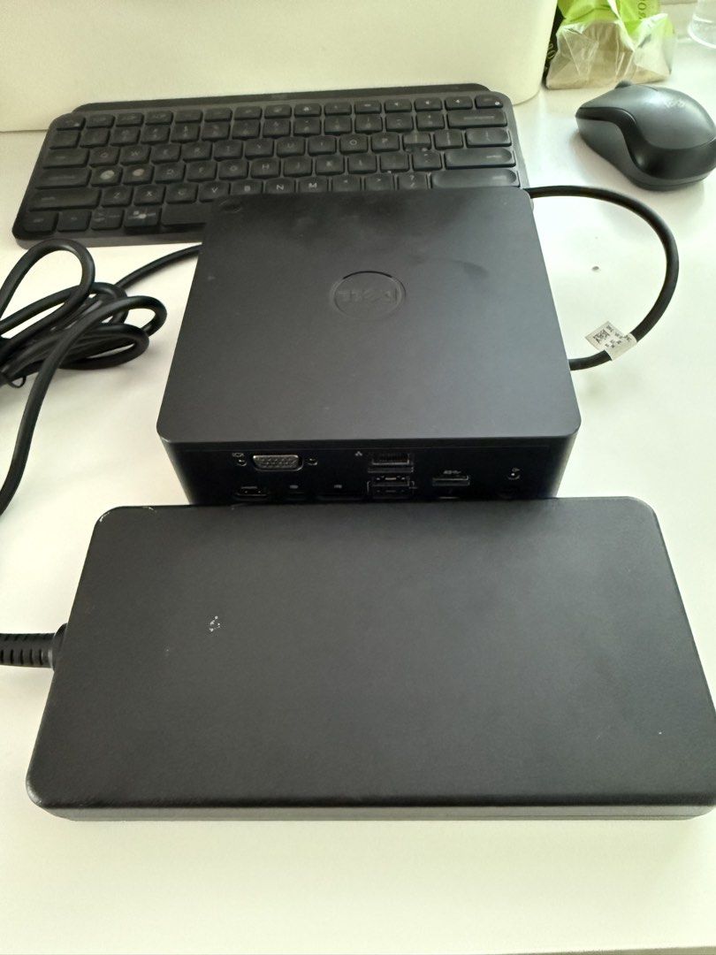 Dell docking set (Category: Computer Parts) located in Georgetown. Submitted by cz6cccz (Listing ID 1451963897, Image 2). Description: Dell docking full set.