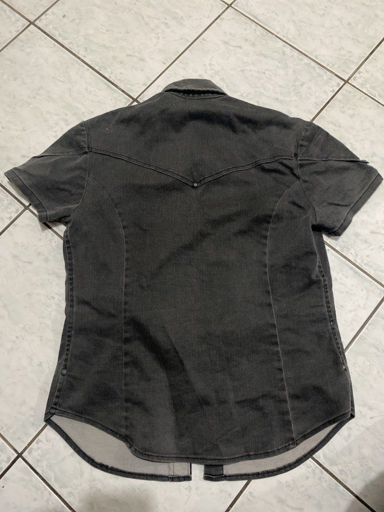 Denim Outer (Category: Coats, Jackets and Outerwear) located in Tuaran. Submitted by whoareyouhello (Listing ID 1451990632, Image 2). Description: its a denim outer.