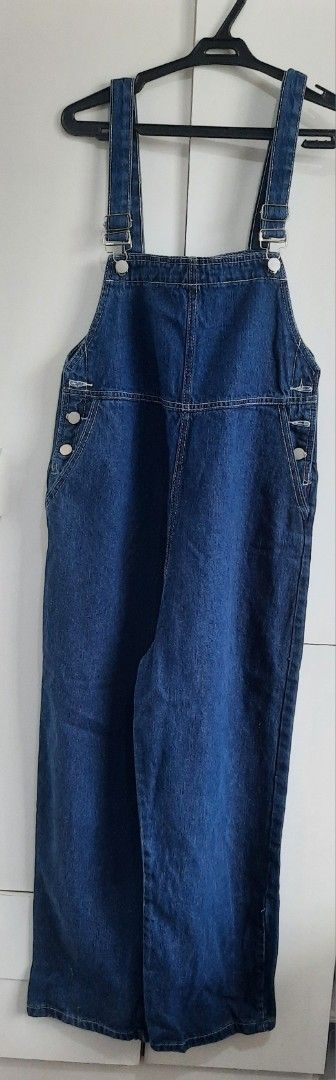 Denim Overalls Jumpsuit Wide Leg (Category: Sets & Coordinates) located in Cainta. Submitted by tinsbottomdrawer (Listing ID 1451941943, Image 1). Description: - Classic blue denim overalls - Relaxed wide leg cut - Adjustable straps with buckle closure - Button details on the sides - Two back pockets - Ideal for casual wear - Easy to style with t-shirts or crop tops Measurement: Waist Width: 51cm Length from shoulder / strap: 138cm.