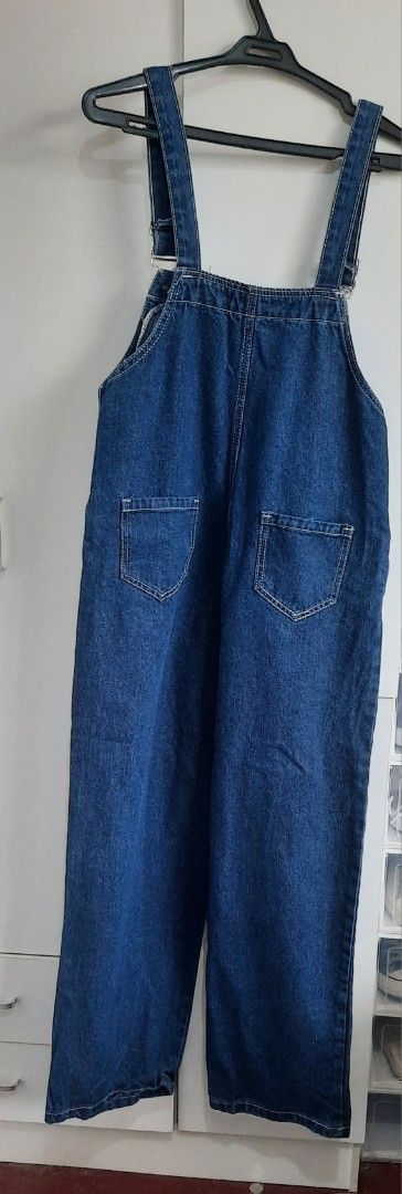 Denim Overalls Jumpsuit Wide Leg (Category: Sets & Coordinates) located in Cainta. Submitted by tinsbottomdrawer (Listing ID 1451941943, Image 2). Description: - Classic blue denim overalls - Relaxed wide leg cut - Adjustable straps with buckle closure - Button details on the sides - Two back pockets - Ideal for casual wear - Easy to style with t-shirts or crop tops Measurement: Waist Width: 51cm Length from shoulder / strap: 138cm.