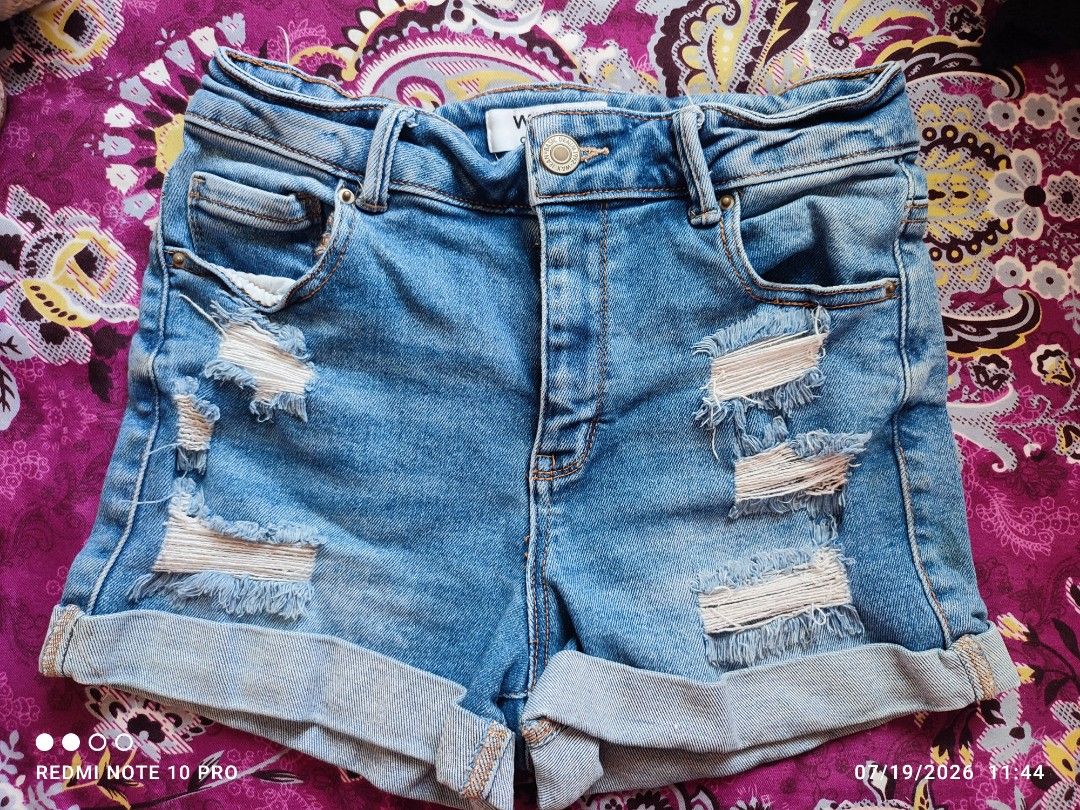 Denim shorts (Category: Shorts) located in Cavite. Submitted by janetglory (Listing ID 1451903696, Image 1). Description: Galing US Size: 26 what you see is what you get Location: Cavite City J&T express/ Lalamove.