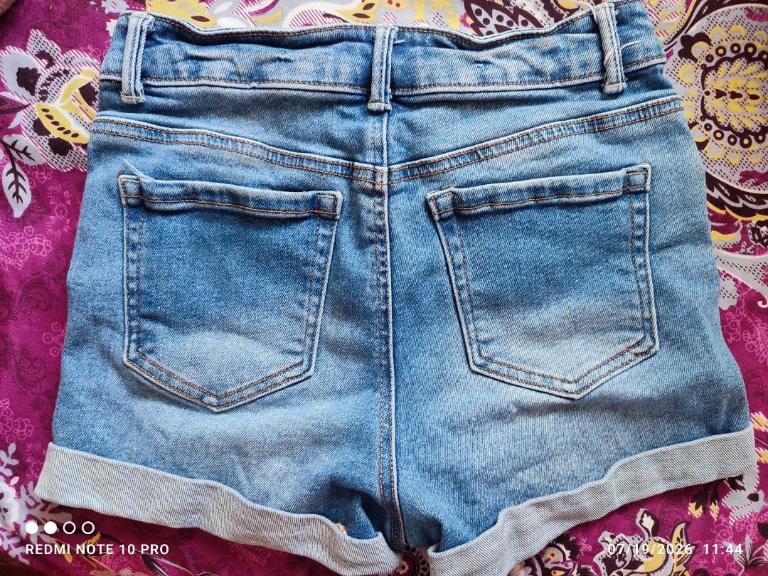 Denim shorts (Category: Shorts) located in Cavite. Submitted by janetglory (Listing ID 1451903696, Image 2). Description: Galing US Size: 26 what you see is what you get Location: Cavite City J&T express/ Lalamove.