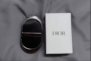 (Category: ) located in . Submitted by urfavluxuryshop (Listing ID 1452054581, Image 1). Description: .