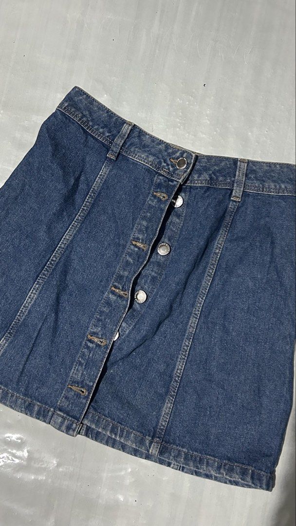 Divided H&M Blue Denim Button-Front Mini Skirt (Category: Skirts) located in Marikina City. Submitted by chartan15 (Listing ID 1452023365, Image 2). Description: H&M Divided blue denim mini skirt. Button-front, A-line style. Perfect for casual wear..