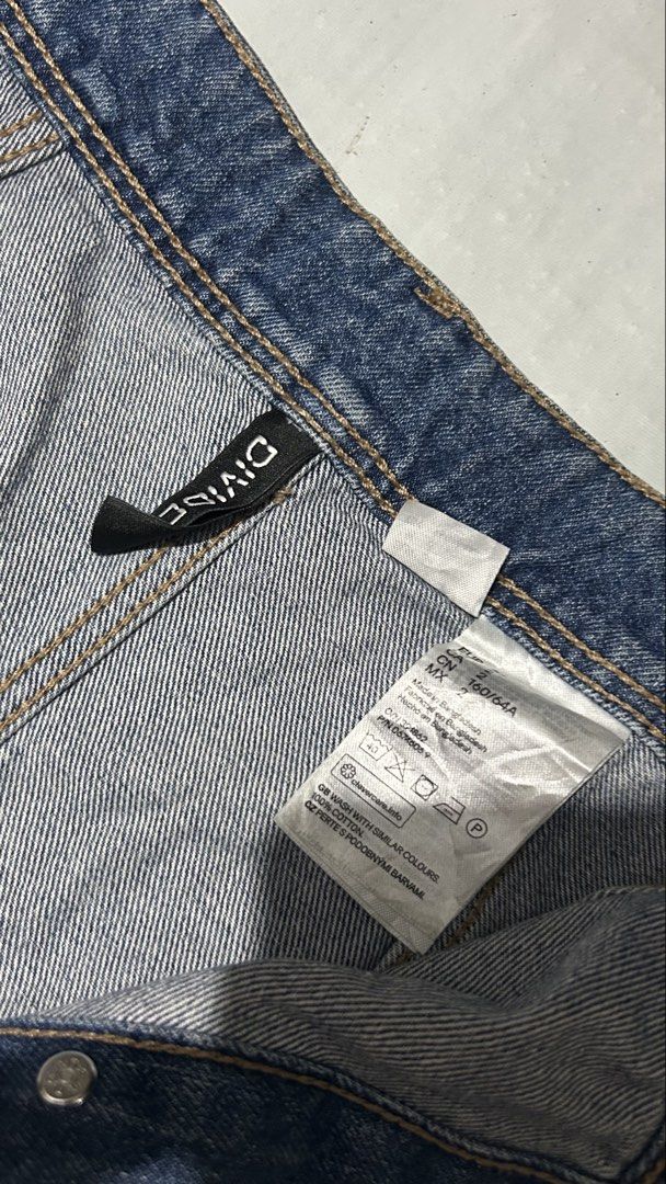 Divided H&M Blue Denim Button-Front Mini Skirt (Category: Skirts) located in Marikina City. Submitted by chartan15 (Listing ID 1452023365, Image 3). Description: H&M Divided blue denim mini skirt. Button-front, A-line style. Perfect for casual wear..