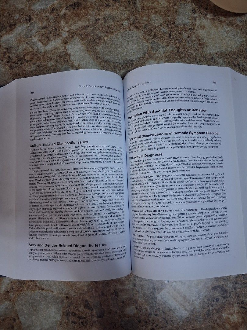 DSM - 5 - TR (Category: Textbooks) located in Bauang. Submitted by rejj22 (Listing ID 1452044684, Image 2). Description: no highlights or annotations malinis.