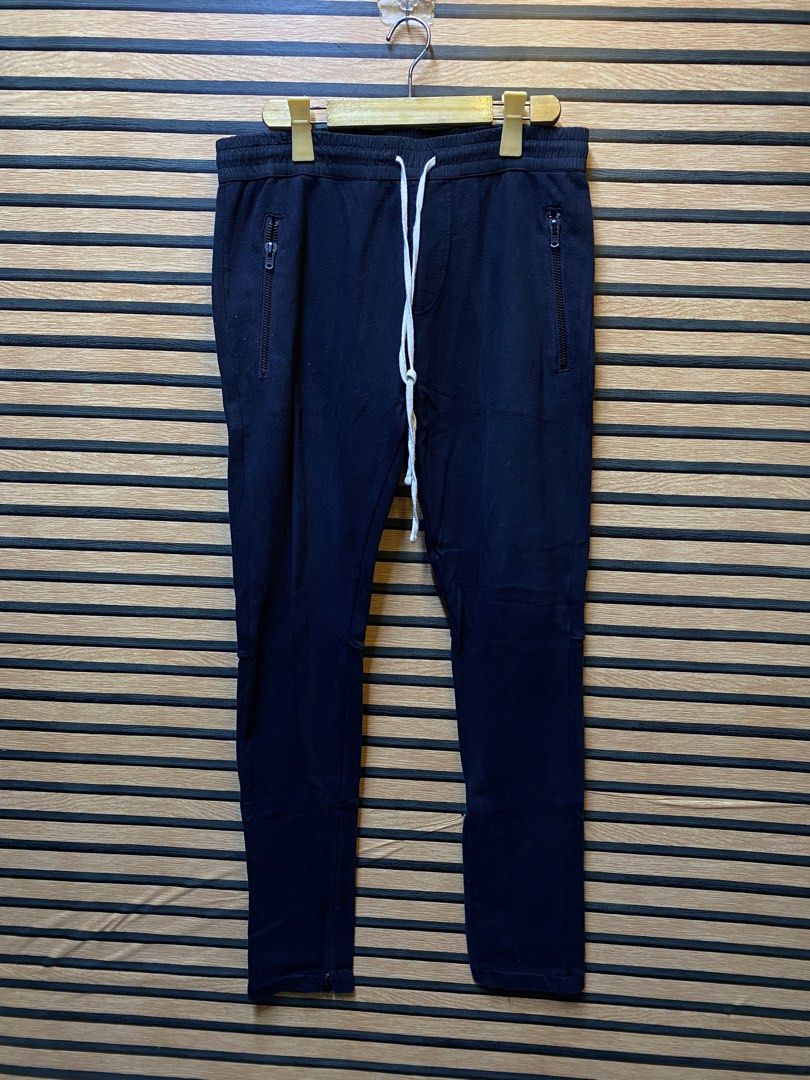 ESSENTIALS SWEATPANTS (Category: Joggers) located in Makati City. Submitted by drip.poww (Listing ID 1452071291, Image 1). Description: - Authentic FOG ESSENTIALS - BLACK - Size: 32 - Authentic - Excellent condition - Need wash, fresh from bale - Material: 100% Cotton !!STILL NEGOTIABLE!!.