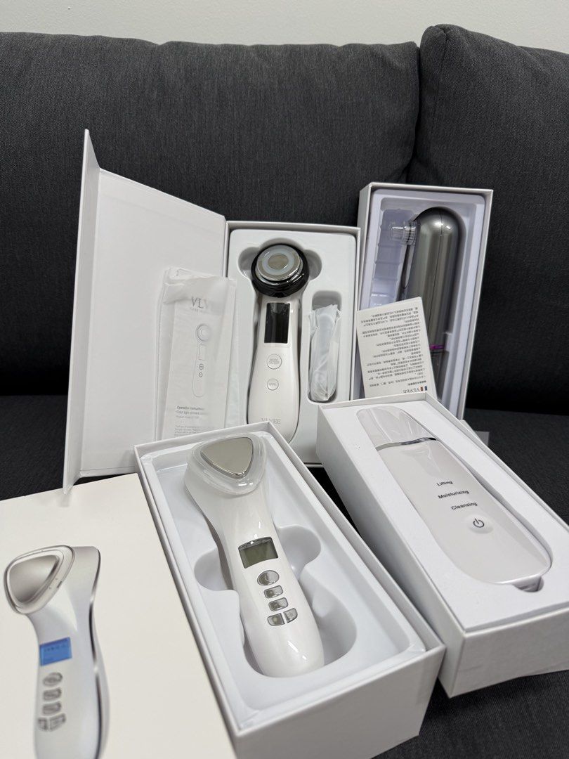 Facial machine (Category: Face Care) located in Singapore. Submitted by sunflower__22 (Listing ID 1451949754, Image 1). Description: Only used once or twice, helping my auntie to clear stocks, good for beginners, all for $100 only. Cold & warm hammer, ultrasonic shovel, colour light skincare device & blackhead suction device. All comes with a box Meet up only .