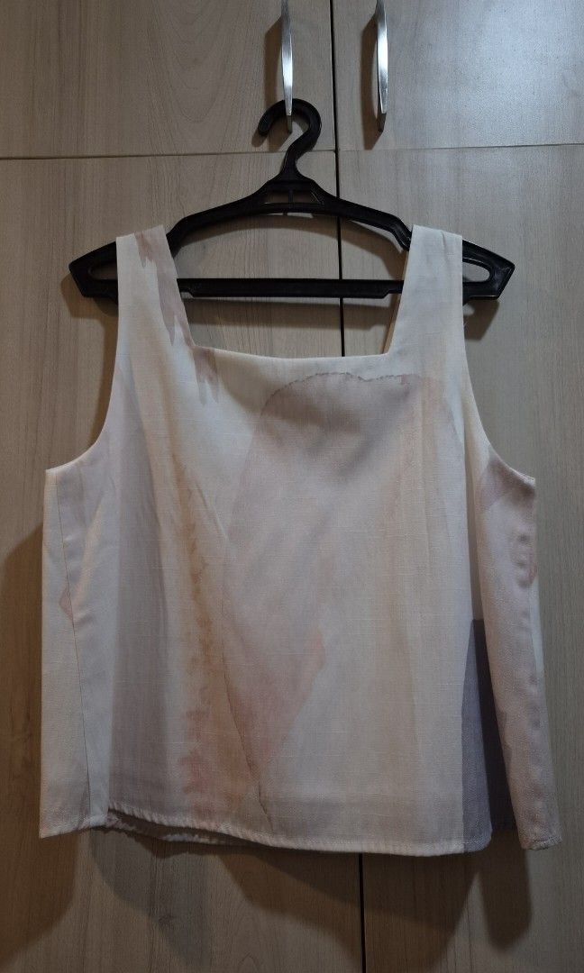 Fayth Linen Sleeveless Top (Category: Sleeveless) located in Quezon City. Submitted by sunrise.declutter (Listing ID 1452039970, Image 3). Description: Purchased from Singapore Rfs: decluttering.