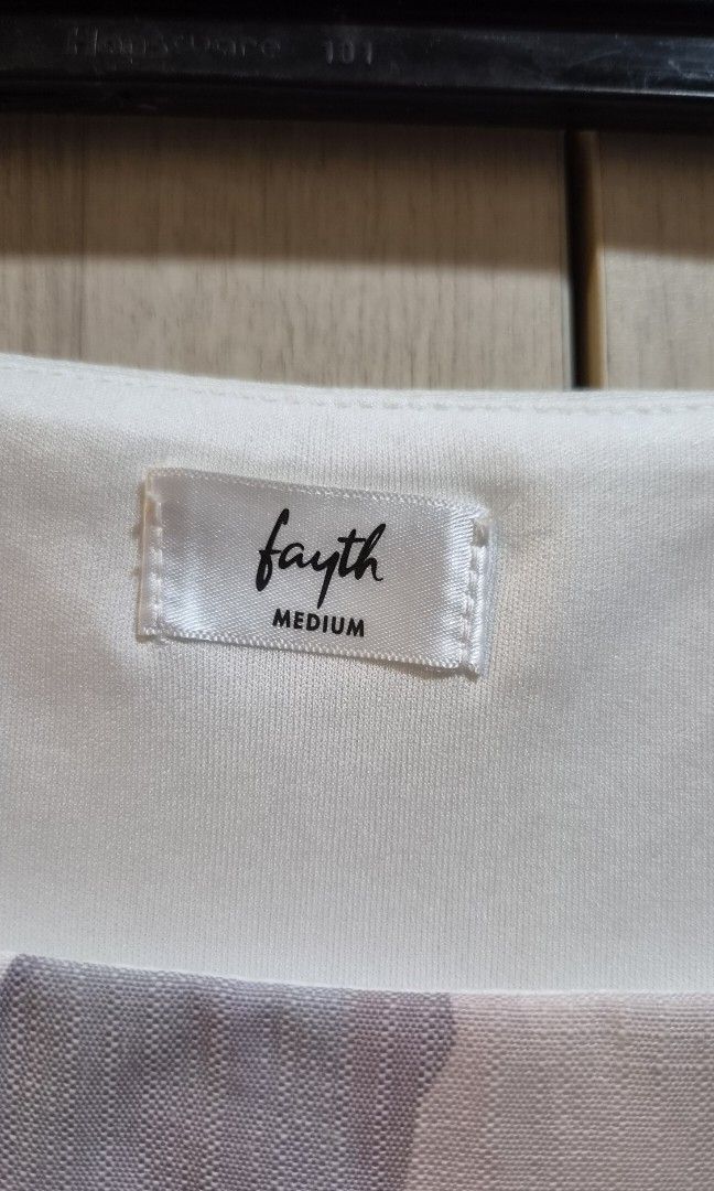 Fayth Linen Sleeveless Top (Category: Sleeveless) located in Quezon City. Submitted by sunrise.declutter (Listing ID 1452039970, Image 2). Description: Purchased from Singapore Rfs: decluttering.