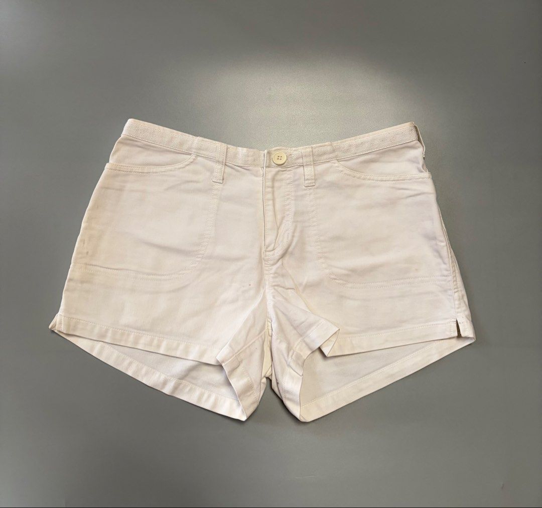 Firefly sporty chic low rise shorts (Category: Shorts) located in Quezon City. Submitted by archivesbya (Listing ID 1451929971, Image 1). Description: Firefly sporty shorts Waist: 26-30 inch Length: 11 inch Leghole: 11 inch issue: has some dirt/stain (see last photo).