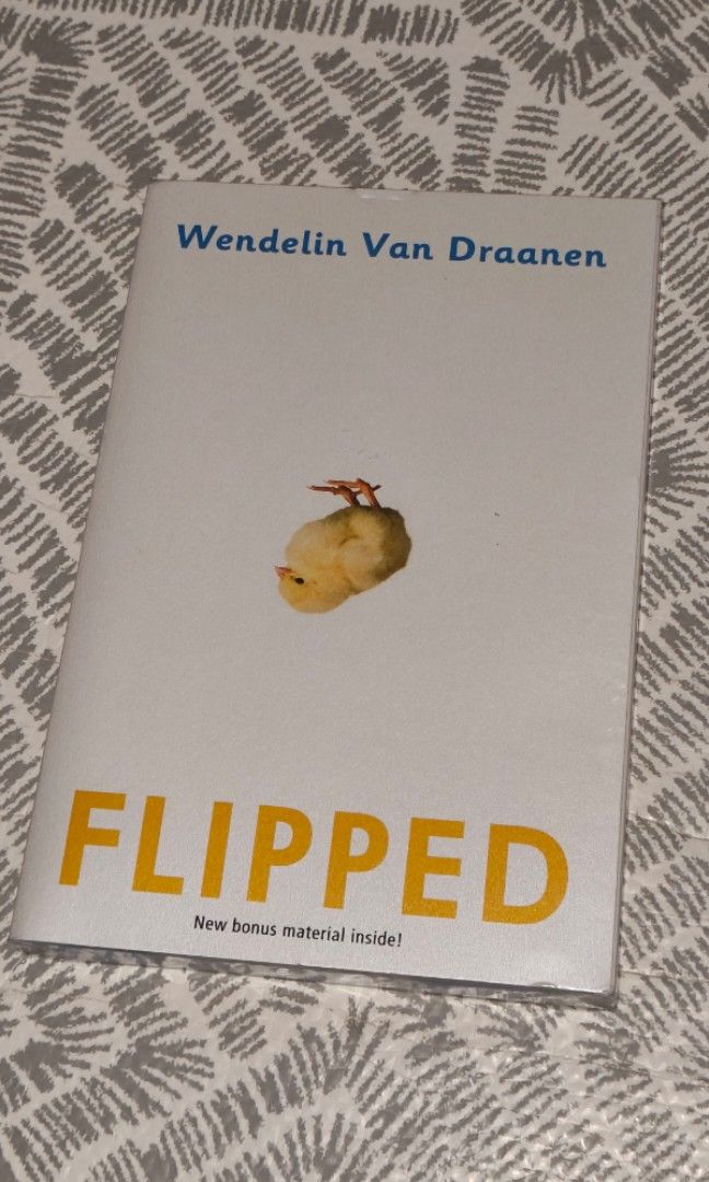 Flipped by Wendelin Van Draanen (Paperback) (Category: Storybooks) located in Pasig City. Submitted by bookbeeph (Listing ID 1452104211, Image 1). Description: ‎ Condition ‎• 100% Authentic ‎• Paperback ‎• Brand New & Sealed ‎• Never Read ‎⭐ ‎Good Reads Rating: 4.00/5 (129,000+ ratings) ‎ ‎💛 Why Buy This Book? ‎A heartwarming coming-of-age romance told from both the boy's and the girl's perspectives. Flipped is a modern YA classic that's perfect