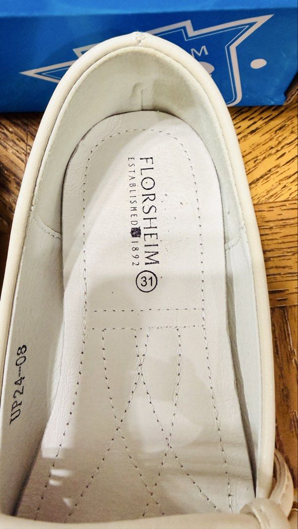 Florsheim Kids Flats (Category: Babies & Kids Fashion) located in Quezon City. Submitted by frappes (Listing ID 1452042481, Image 3). Description: - Florsheim Kids flats - Color: Beige - Size: 31 - Includes original box - Features a cute floral and heart pattern on the soles - Ideal for everyday wear or special occasions - Easy slip-on design.
