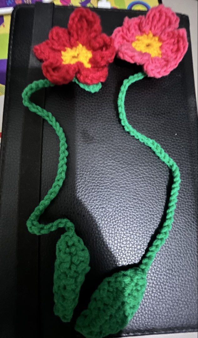 Flower book marks (Category: Handmade Craft) located in Singapore. Submitted by uksinghe (Listing ID 1452045310, Image 2). Description: Beautiful colorfully done flowery bookmarks. One 5sgd and both 8 Sgd. .