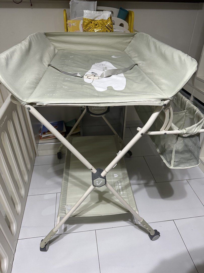 Foldable Changing table (Category: Changing Mats & Accessories) located in Singapore. Submitted by clarayingyuan (Listing ID 1452050527, Image 3). Description: .