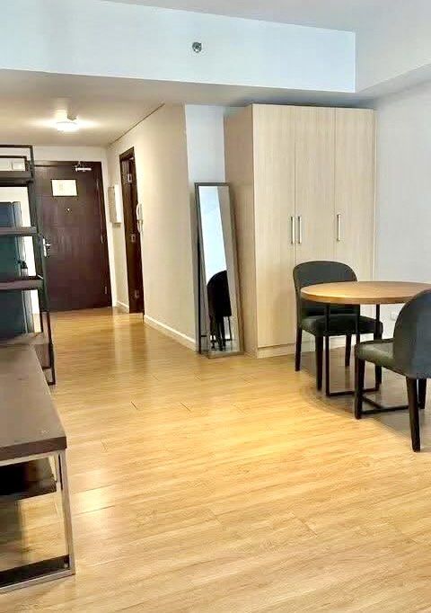 FOR LEASE - Studio unit in Verve Residences Bgc (Category: Apartments & Condos) located in Manila. Submitted by bon.eric (Listing ID 1451913441, Image 3). Description: FOR LEASE 📍Verve Residences ✔️ Tower 1 ✔️ Studio unit ✔️ 36 sqm ✔️ High floor (35th floor) ✔️ Furnished ✔️ No pets ✔️ No parking ✅Price:₱40k/month 👉inclusive of dues 👉1 year contract.